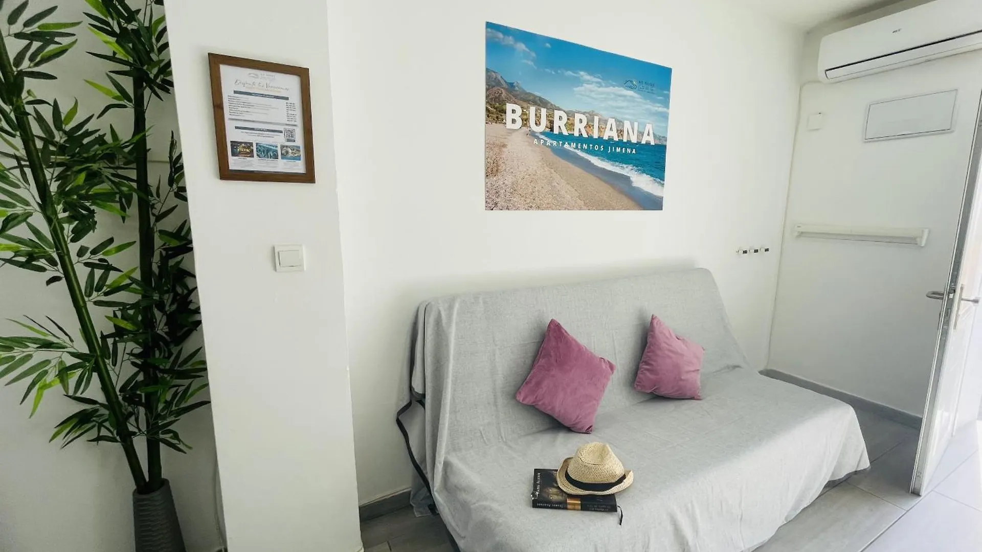 Estudio Jimena Burriana En El Centro De Nerja